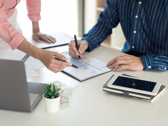 屋根カバー工事を検討する際の注意点