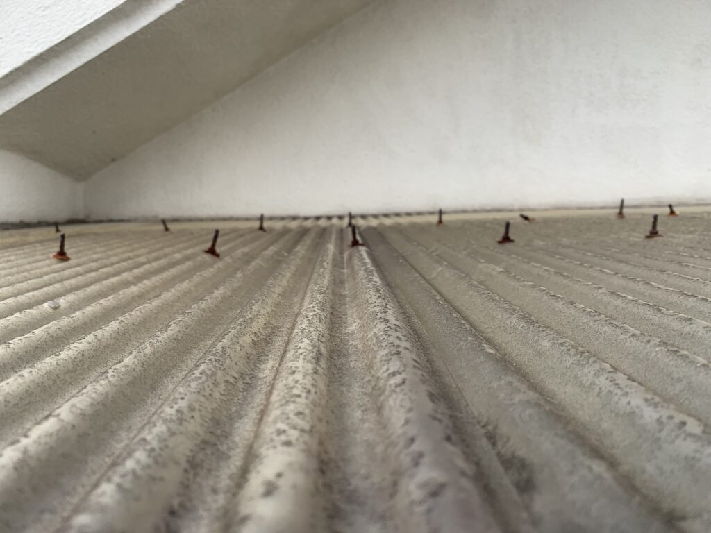 波板屋根交換ビフォー