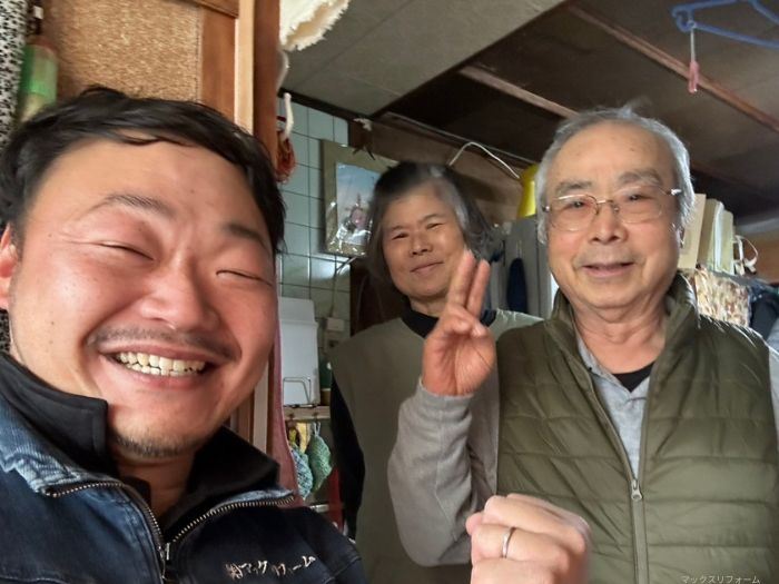 画像に alt 属性が指定されていません。ファイル名: %E6%B3%A2%E6%9D%BF%E5%A3%81%E5%B7%A5%E4%BA%8B%E5%AE%8C%E5%B7%A5%E5%BE%8C%E3%81%AE%E8%A8%98%E5%BF%B5%E5%86%99%E7%9C%9F.jpg